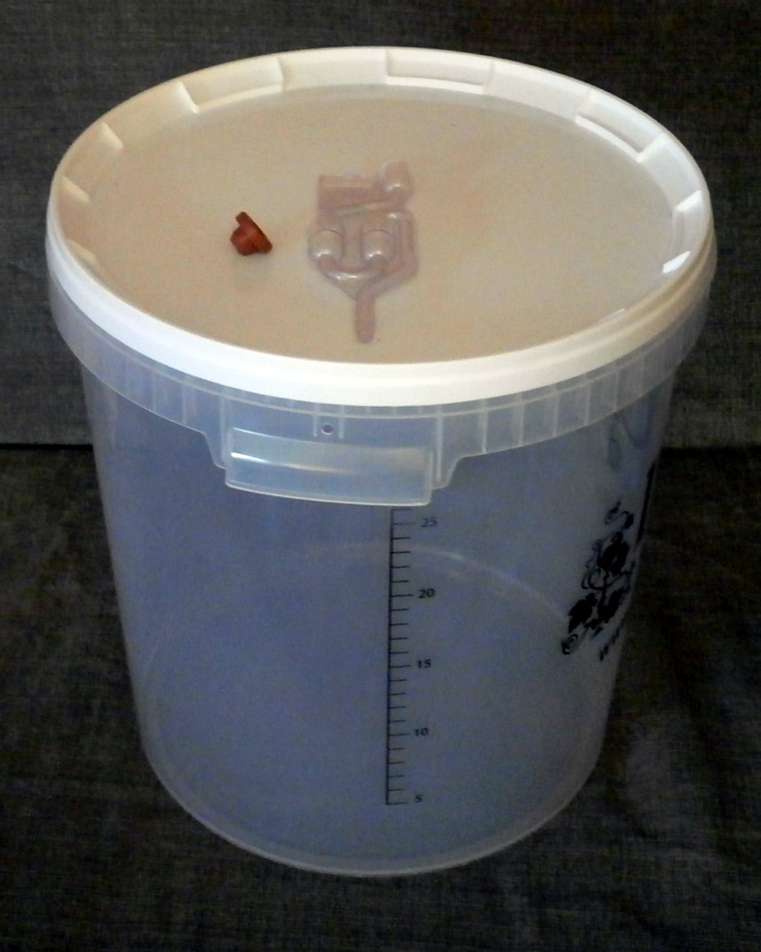 Graduotas fermentacijos indas, 25 litrų